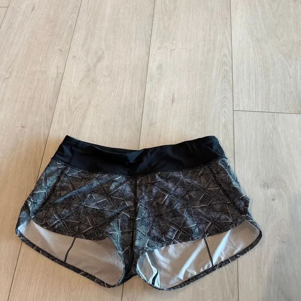 Lululemon women’s shorts size 6
